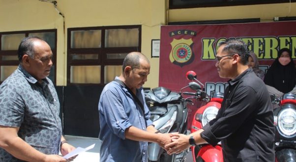 Polisi Serahkan Barang Bukti Sepeda Motor Hasil Kejahatan Kepada Pemiliknya