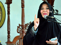 Hj-Illiza-Sa-aduddin-Djamal-SE-lantik