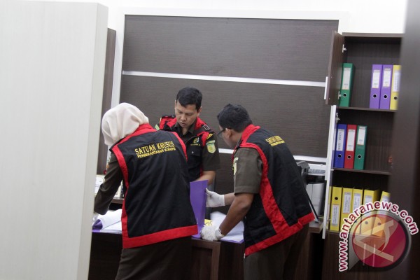 20160302Kejati-Geledah-Dinas-Keuangan-Aceh-020316-Apls-1