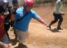 Evakuasi-Korban-Pre-Wedding-Maut-300x168