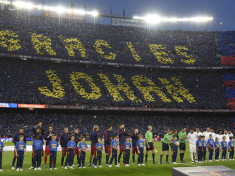Football fans mark the words, "Thankyou Johan", in memeory of the late Dutch football legend Johan Cruyff before the "clasico" Spanish league  football match FC Barcelona vs Real Madrid CF at the Camp Nou stadium in Barcelona on April 2, 2016. / AFP PHOTO / LLUIS GENE