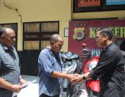 Polisi Serahkan Barang Bukti Sepeda Motor Hasil Kejahatan Kepada Pemiliknya